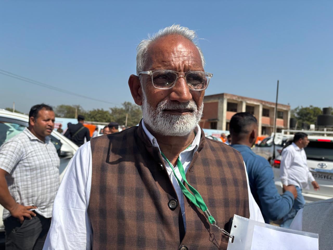 सोनीपत के गांव भटगांव में आयोजित चारा अनुदान राशि चेक वितरण समारोह में पहुंचने पर मुख्यमंत्री 
