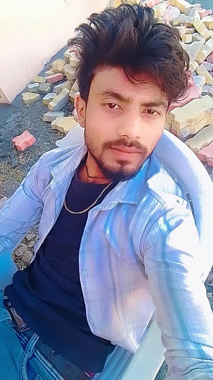 बृजेश तिवारी, शुभम शुक्ल, देवीदीन, अवधेश व अरुण की फाइल फोटो।