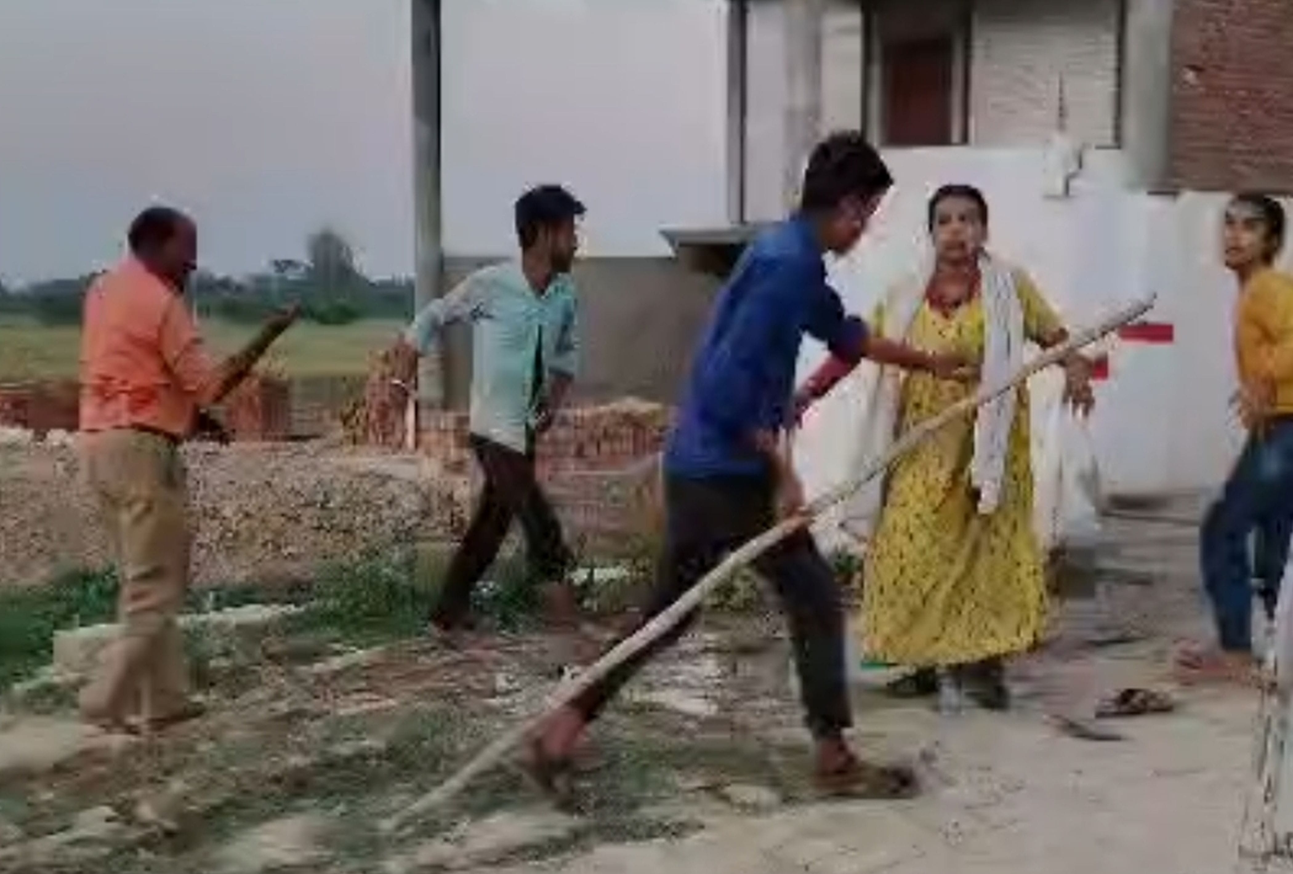 फोटो-23-थरियांव थाने में पकड़े गए आरोपी। स्रोत पुलिस