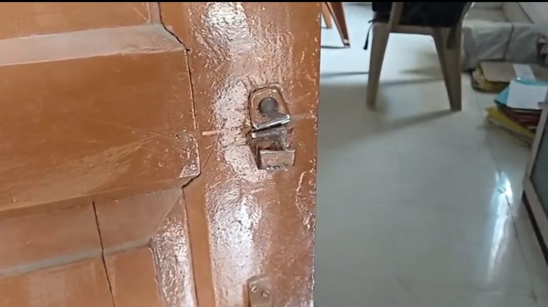 कार्यालय में चोरी