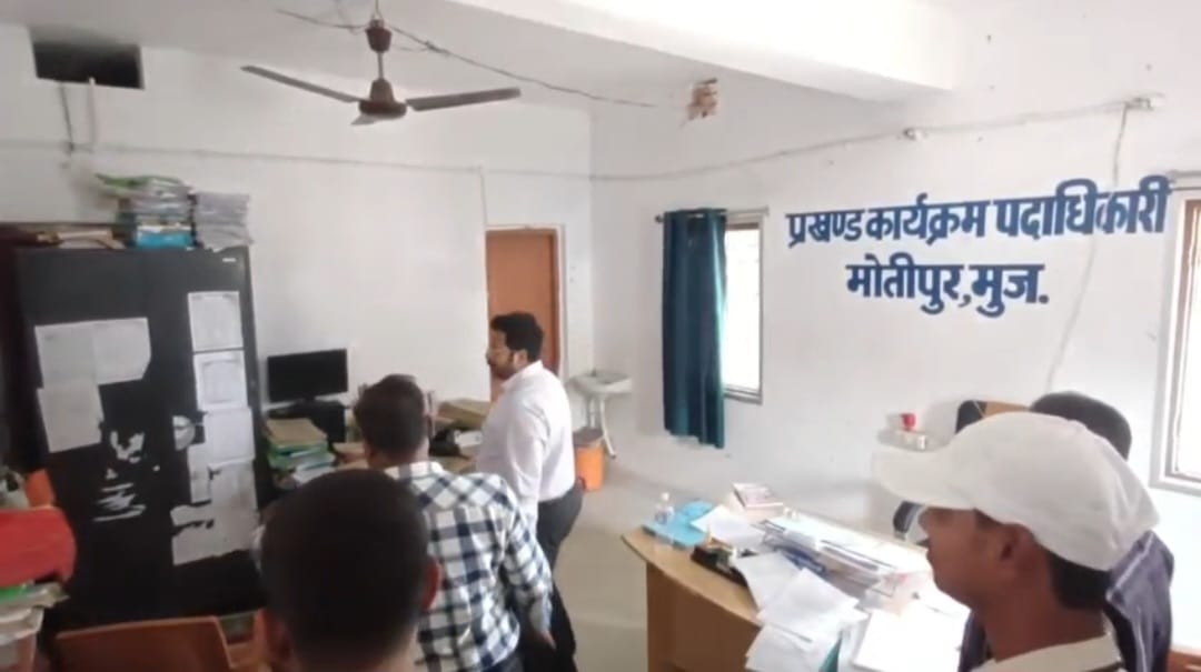 कार्यालय में चोरी