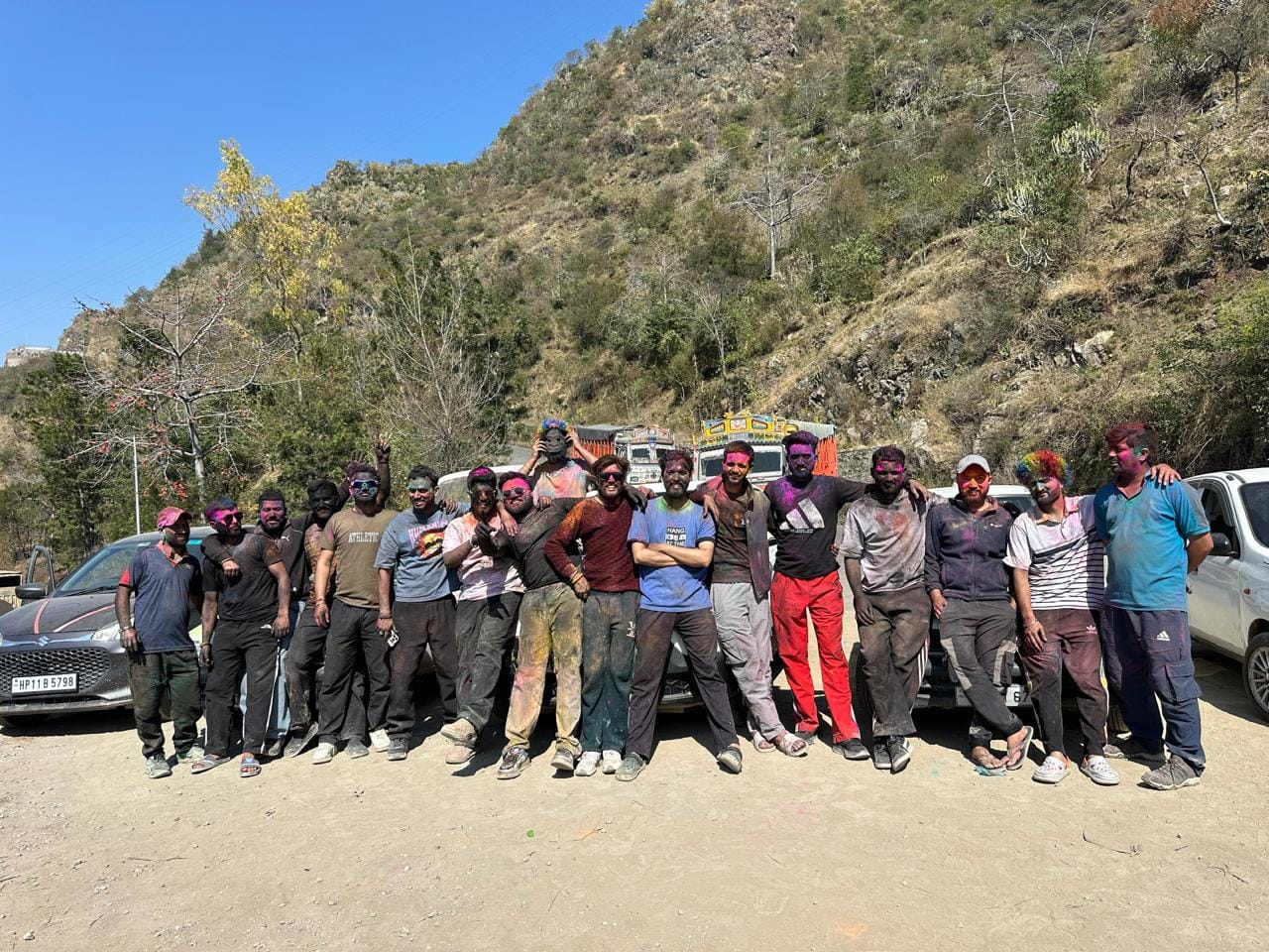 कसौली उपमंडल की खजरेट गांव होली के मौके पर स्वच्छता अभियान चलाते हुए। स्रोत्र ग्रामीण कसौली उपमंडल की खजरेट गांव होली के मौके पर स्वच्छता अभियान चलाते हुए। स्रोत्र ग्रामीण