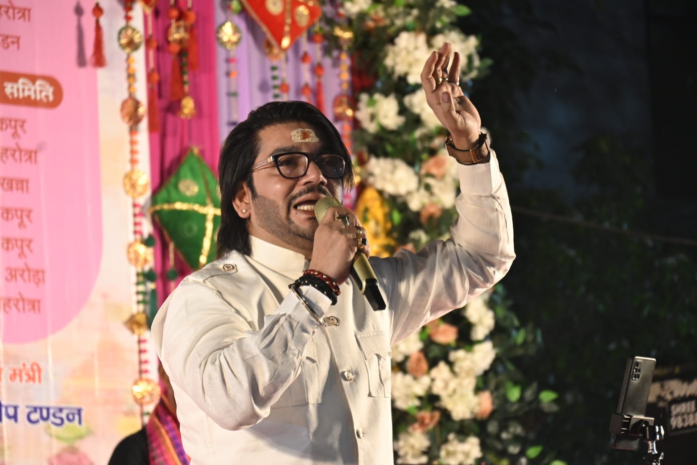 माहेश्वरी कला संस्कृति व माहेश्वरी क्लब वाराणसी के होली मिलन समारोह में भजनों पर नृत्य करतीं मह