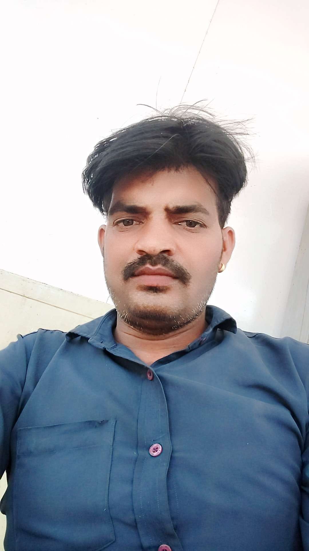 मृतक देवेंद्र का फाइल फोटो।