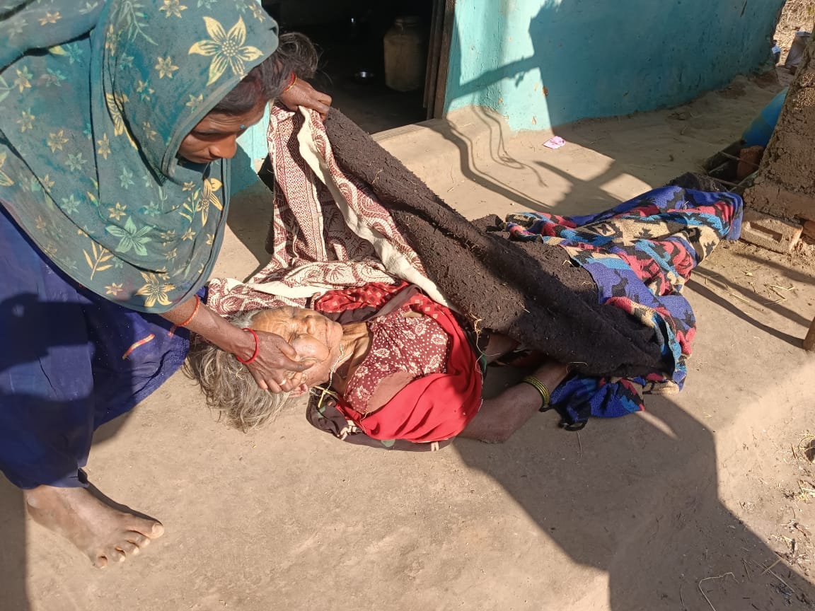 शराब के लिए पैसे नही देने पर माँ की हत्या।।