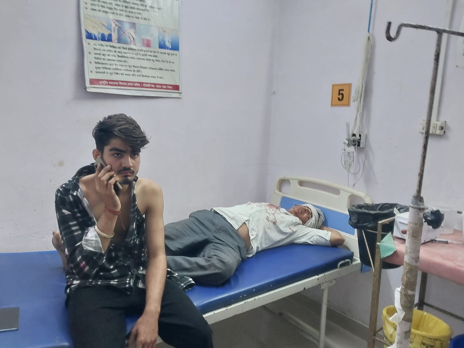 A dispute between children in Sora led to heavy lathi charge, injuring 12 people including two A dispute between children in Sora led to heavy lathi charge, injuring 12 people including two