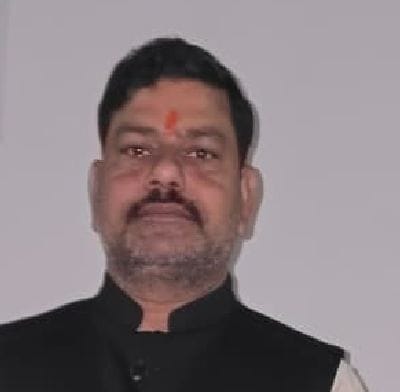 अमित पांडेय, व्यापारी।