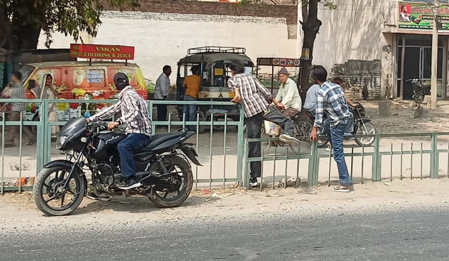 चांदपुर में बंद पड़ा अंडरपास। संवाद चांदपुर में बंद पड़ा अंडरपास। संवाद
