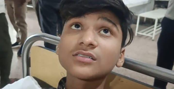 फोटो - 10 टिक्कू पेड़े वालों की दुकान पर नमूने भर्ती खाद्य विभाग की टीम। संवाद