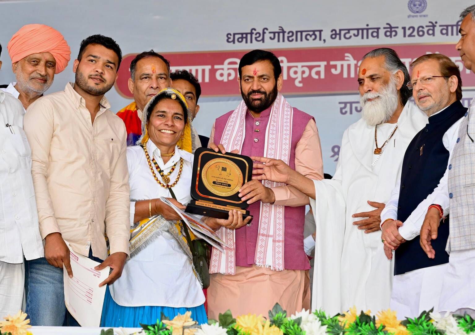 फोटो-58: अपने फार्म पर दही को बिलौ करके घी निकालती रेणु सांगवान। स्रोत स्वयं फोटो-58: अपने फार्म पर दही को बिलौ करके घी निकालती रेणु सांगवान। स्रोत स्वयं