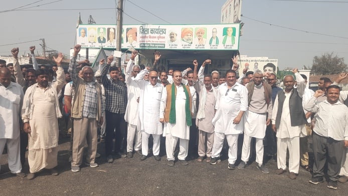 गांव धौड़ंग में लगाई गई प्लास्टिक निस्तारण मशीन। संवाद गांव धौड़ंग में लगाई गई प्लास्टिक निस्तारण मशीन। संवाद
