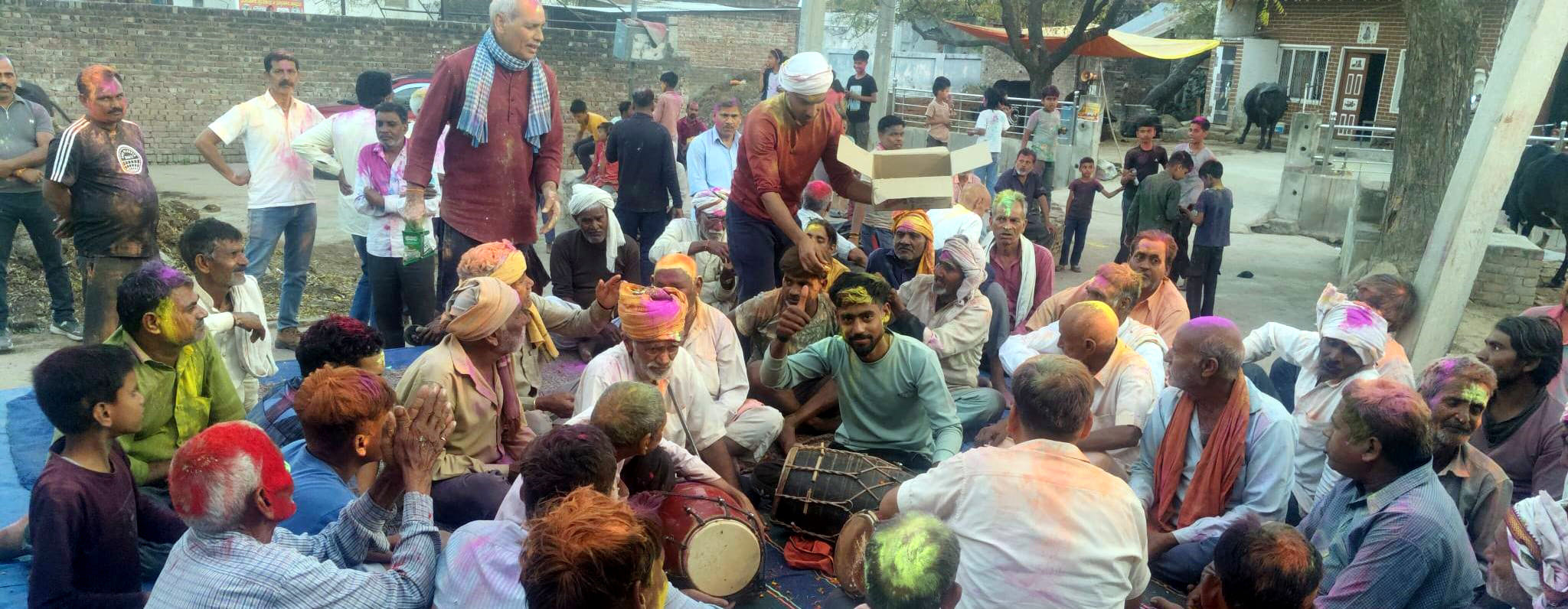 होली की महफिलें: महावीर नगर बाह होली की महफिलें: महावीर नगर बाह