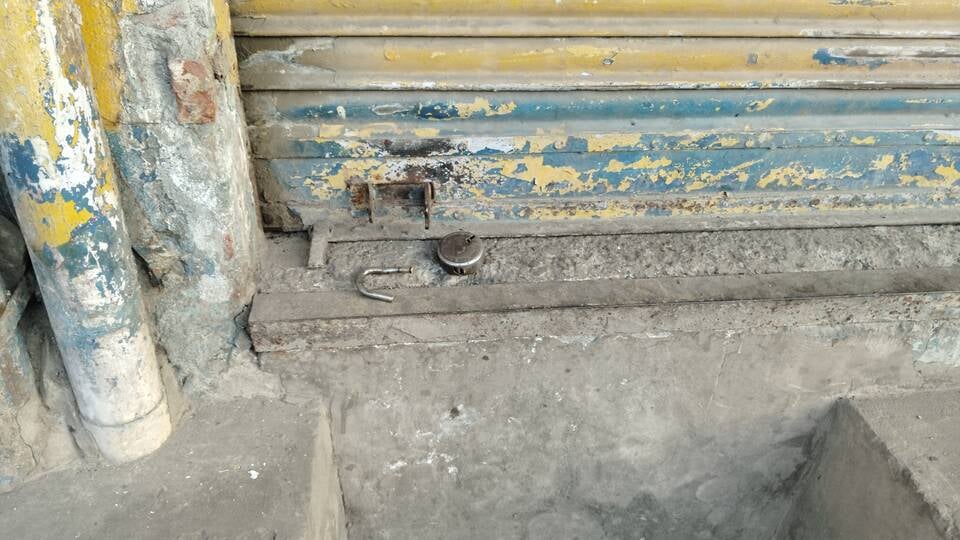 होली की रात तीन दुकानों से नकदी चोरी