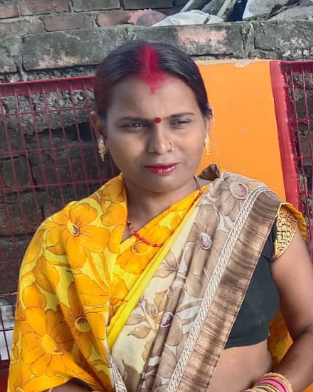 हादसे के बाद सड़क जाम करते परिजन, परिजनों को समझाते पुलिस अधिकारी, घटनास्थल पर मौजूद क्षतिग्रस