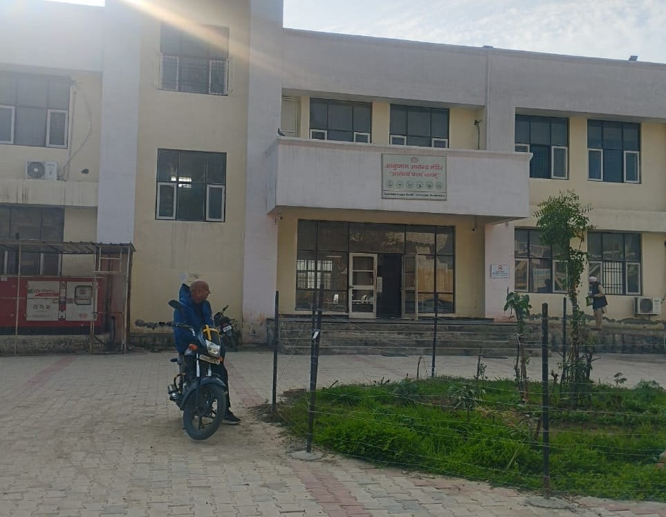 इस्माईलाबाद। स्वास्थ्य केंद्र। संवाद इस्माईलाबाद। स्वास्थ्य केंद्र। संवाद