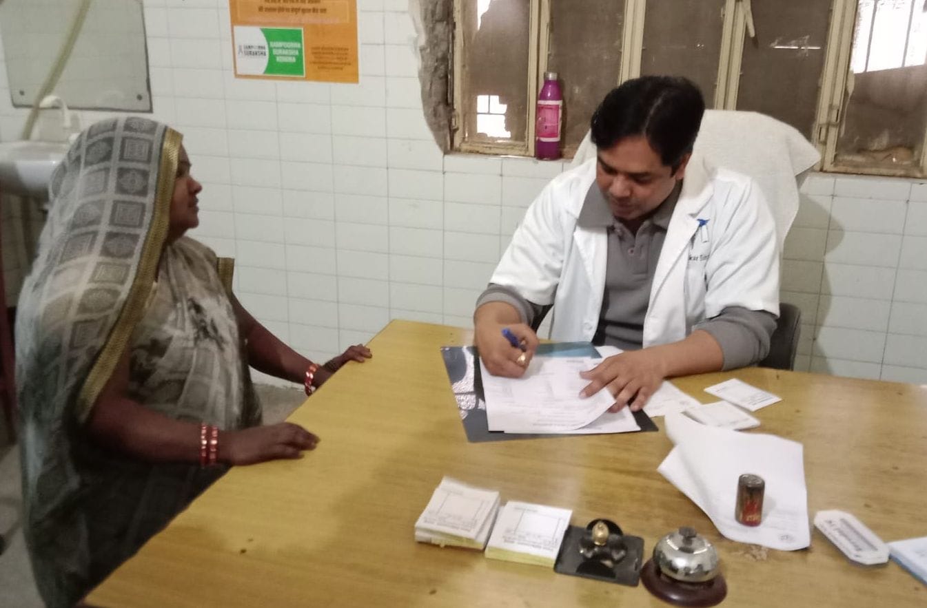 जिला अस्पताल के आर्थों वार्ड में भर्ती मरीज। संवाद