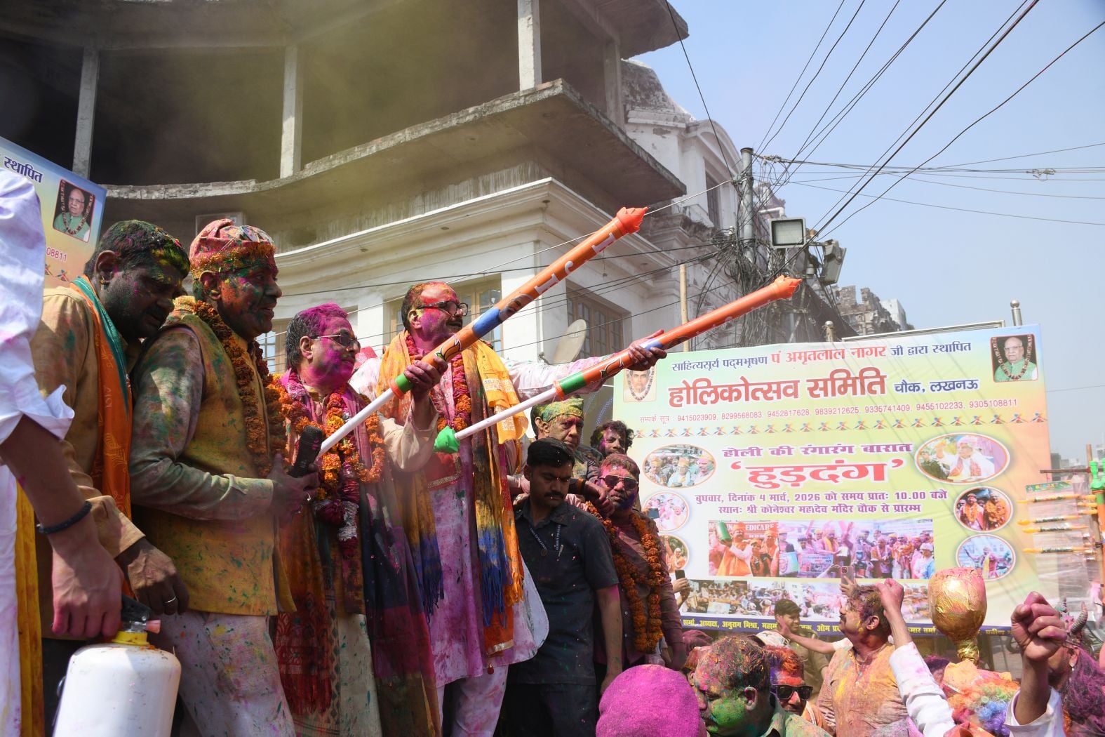 परंपराओं में घुलकर और चटख हुआ सौहार्द का रंग