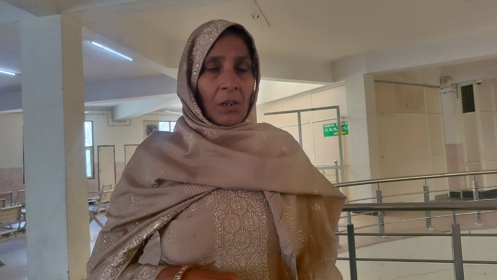 05जेएनडी11: नागरिक अस्पताल में खाली पड़ा चिकित्सक रुम। संवाद