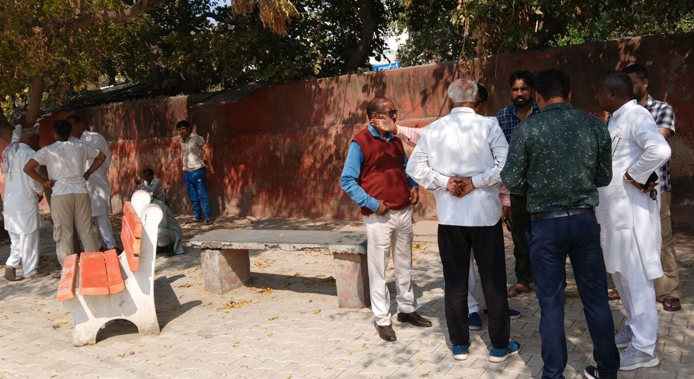 06जेएनडी06-152डी नेशनल हाईवे पर दुर्घटनाग्रस्त कार। स्रोत परिजन 06जेएनडी06-152डी नेशनल हाईवे पर दुर्घटनाग्रस्त कार। स्रोत परिजन