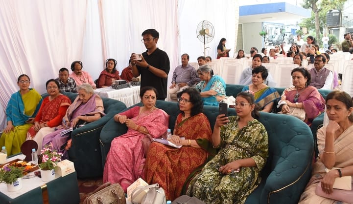 आकाशवाणी के लखनऊ केंद्र में शुक्रवार को विशेष कार्यक्रम शक्ति रूपेण संस्थिता का आयोजन हुआ। 