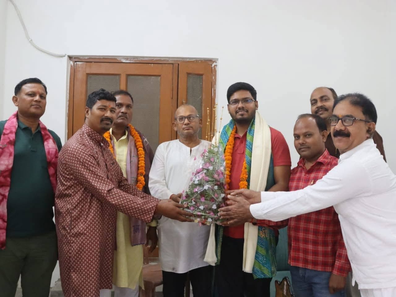 बरहज के खजुरी भट्टा निवासिनी और यूपीएससी में 56वां रैंक हासिल समीक्षा  स्रोत परिजन