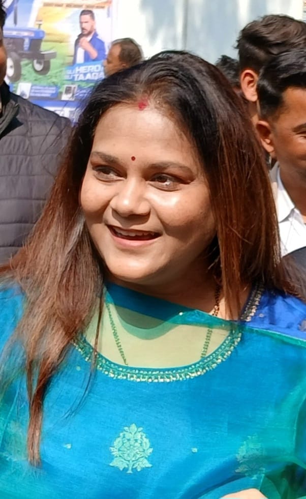 डॉ. तन्वी जायसवाल, गरिमा भूषण, शानवी, वर्षा सिंह व अर्चना पांडेय।