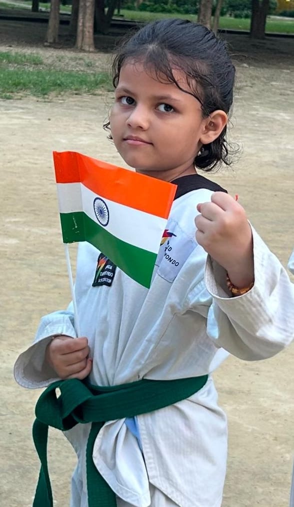 डॉ. तन्वी जायसवाल, गरिमा भूषण, शानवी, वर्षा सिंह व अर्चना पांडेय।