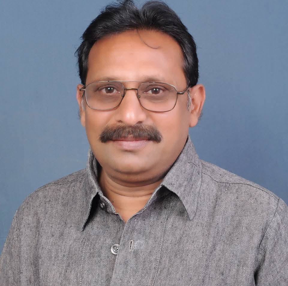 फोटो- 02 होली में कुछ यूं रही बाजार में चहल-पहल। फाइल फोटो