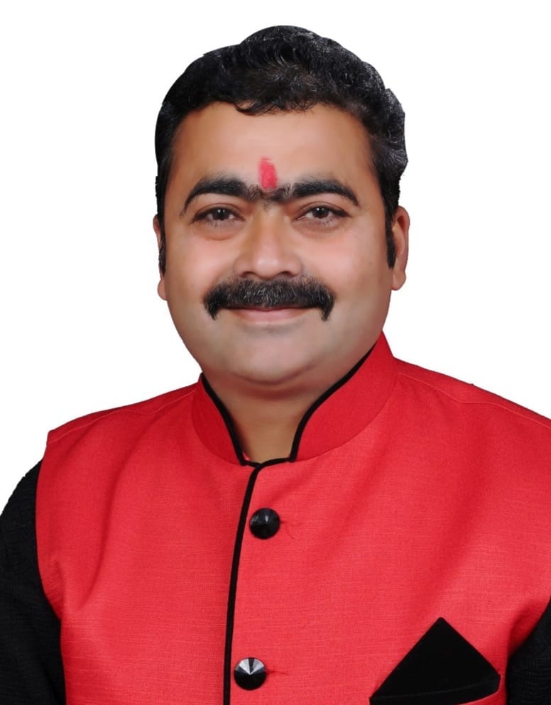 फोटो- 02 होली में कुछ यूं रही बाजार में चहल-पहल। फाइल फोटो