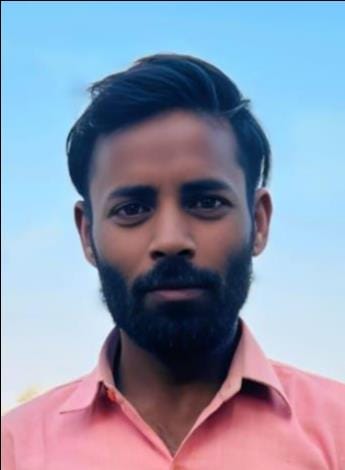 फोटो-20 गांव प्रहलादपुर में बाग में लगे आलू के ढेर। संवाद