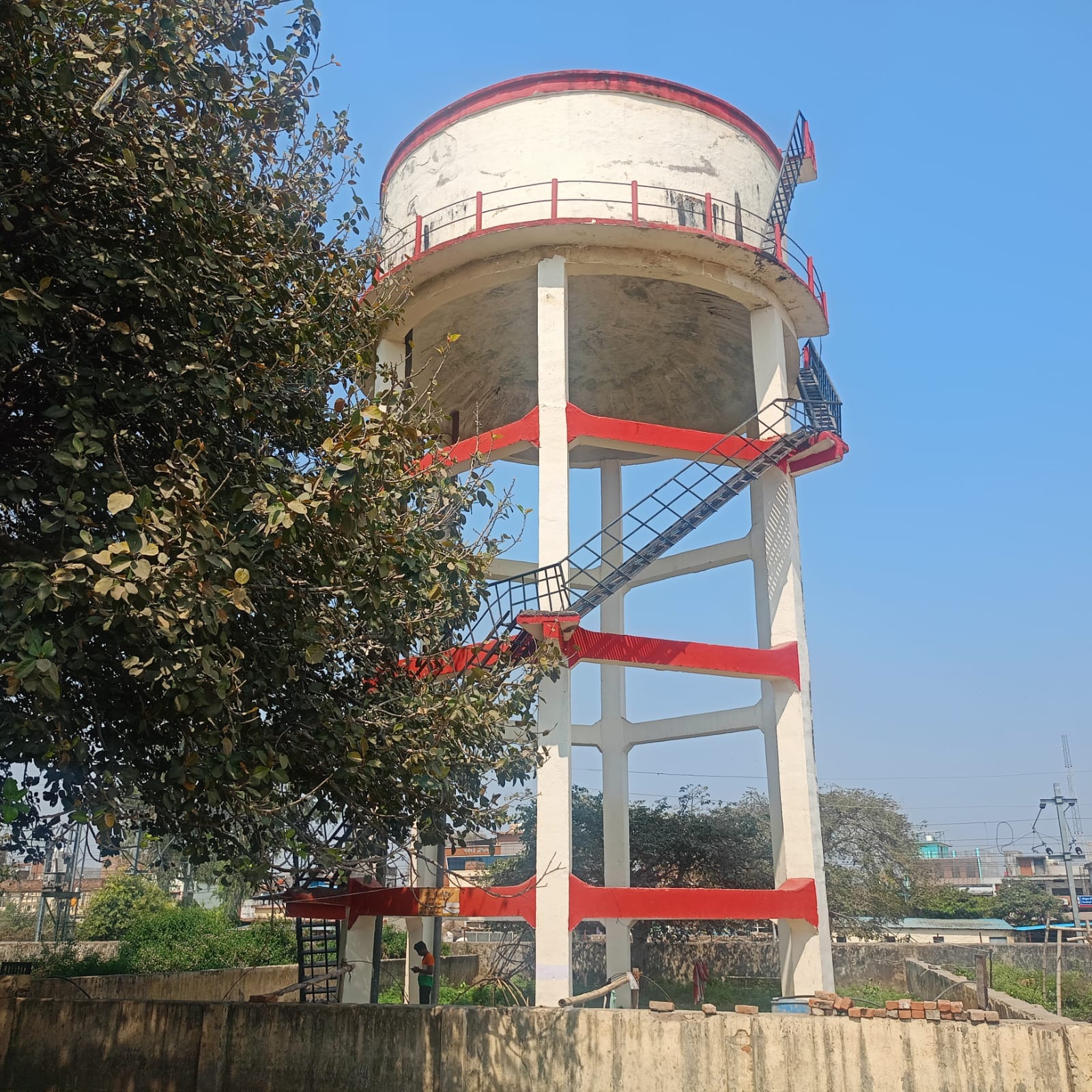 फोटो न-06 सीकेटीपी 10 चांदी बांगर गांव में बनी पानी टंकी। संवाद