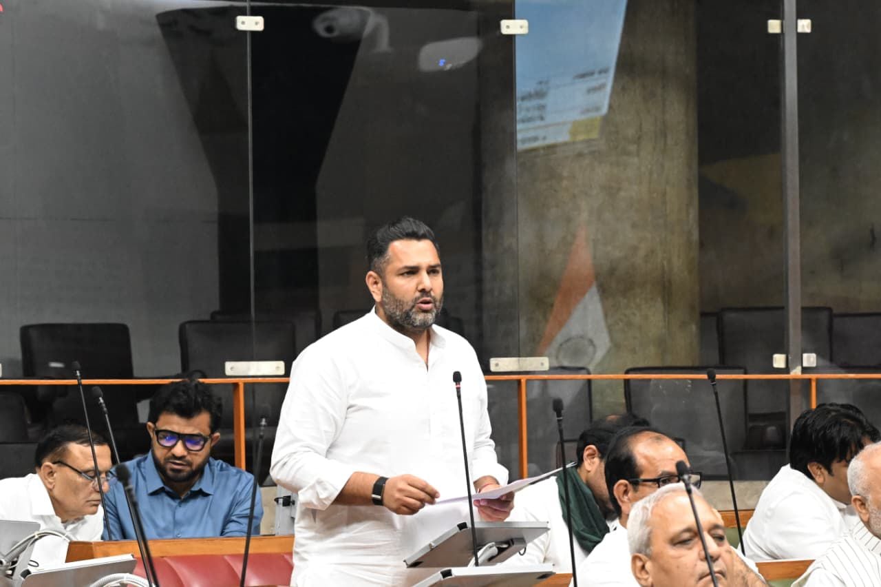 फोटो : सोनीपत के गोहाना रोड स्थित सुभाष स्टेडियम में खेलते खिलाड़ी। संवाद फोटो : सोनीपत के गोहाना रोड स्थित सुभाष स्टेडियम में खेलते खिलाड़ी। संवाद