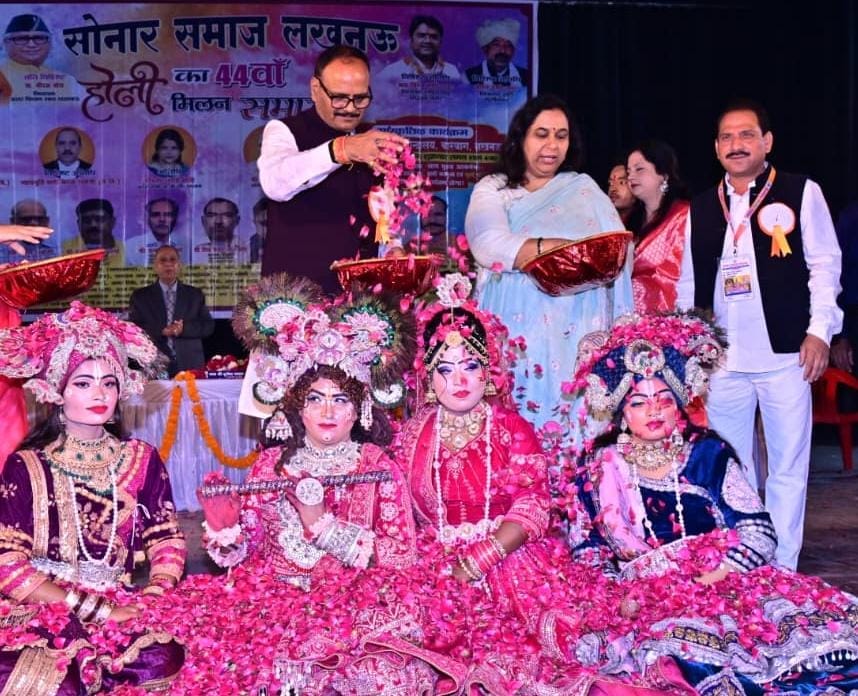 होली मिलन समारोह में सांस्कृतिक प्रस्तुतियों से मोहा मन