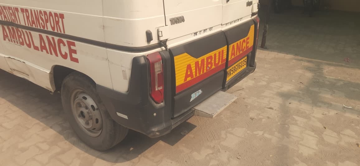 जिला नागरिक अस्पताल में खड़ी एंबुलेंस। संवाद जिला नागरिक अस्पताल में खड़ी एंबुलेंस। संवाद