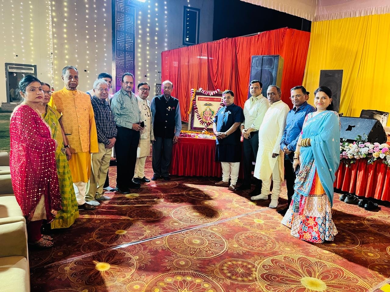 महानगर सि्थत लाॅन में श्री अग्रवाल समाज की ओर से शुक्रवार को होली मिलन समारोह का आयोजन किया गया