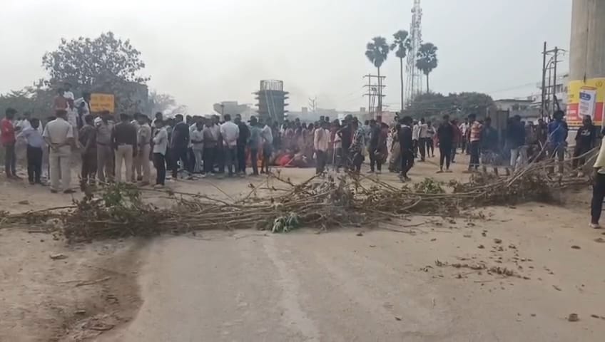 पटना के खगोल में सड़क दुर्घटना में युवक की मौत, सड़क जाम