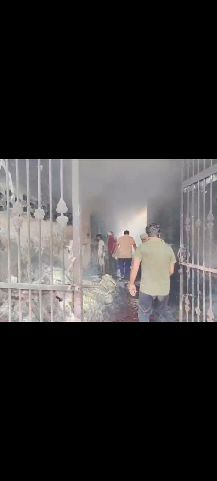 07जेएनडी33, 34, 35, 36: हादसे के बाद विलाप करते परिजन। संवाद