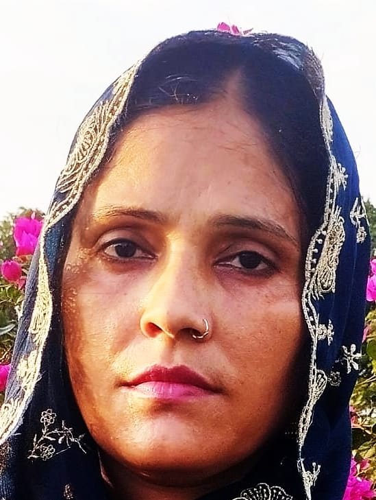 आकांक्षा अग्निहोत्री, निवासी मोहल्ला सुभाषनगर