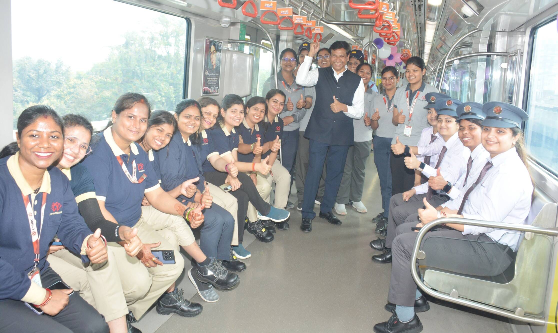 अमौसी मेट्रो स्टेशन से शक्ति मेट्रो का शुभारंभ किया गया। अमौसी मेट्रो स्टेशन से शक्ति मेट्रो का शुभारंभ किया गया।