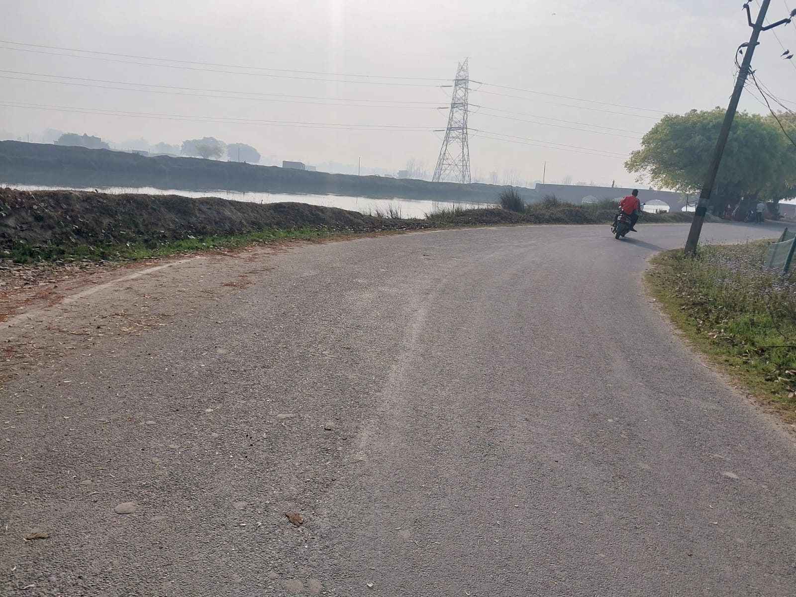 बरबर क्षेत्र के मोहम्मदी मार्ग पर अंधा मोड़। संवाद