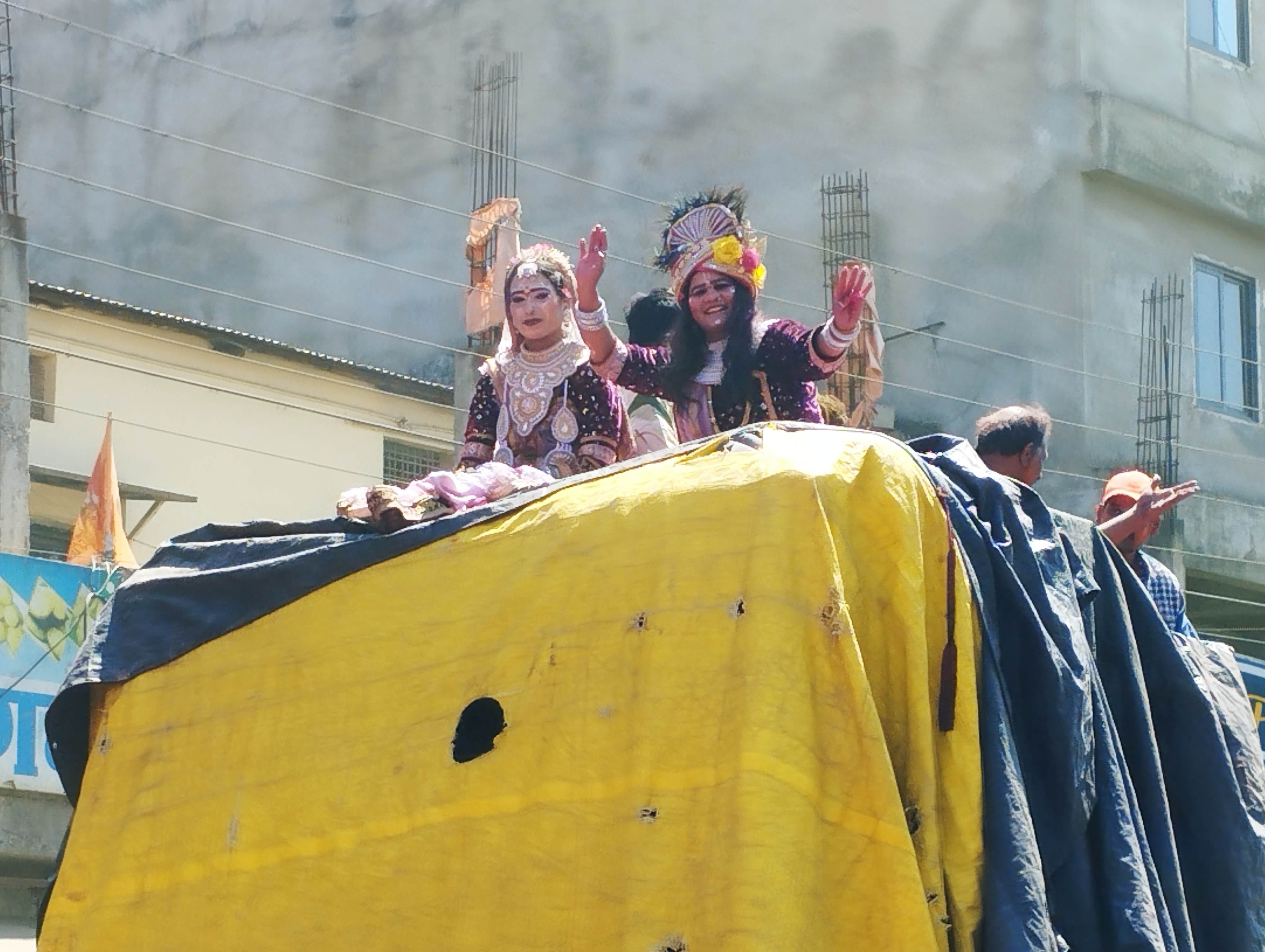 रंग पंचमी पर निकली गेर। रंग पंचमी पर निकली गेर।