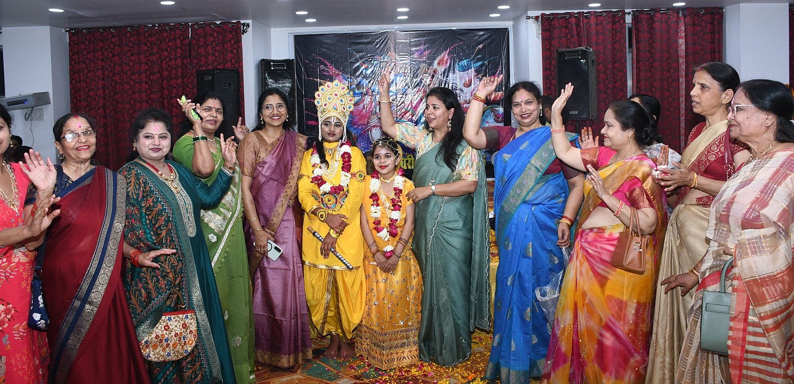 होली मिलन समारोह में भक्ति व संगीत का मिलाप, बच्चों ने दी प्रस्तुति। 