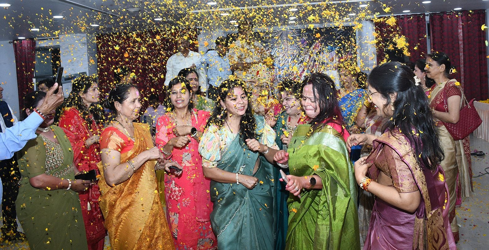 होली मिलन समारोह में भक्ति व संगीत का मिलाप, बच्चों ने दी प्रस्तुति। 