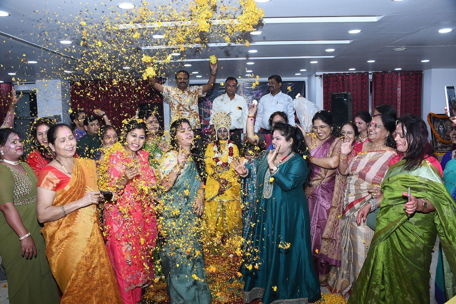 होली मिलन समारोह में भक्ति व संगीत का मिलाप, बच्चों ने दी प्रस्तुति। 