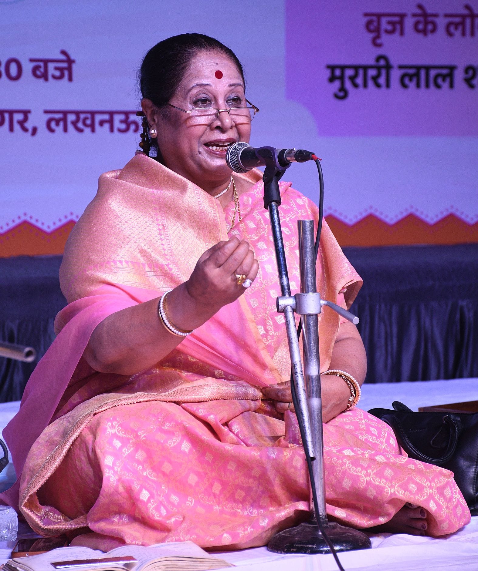 लोकोत्सव में बिखरे होली और आल्हा के रंग