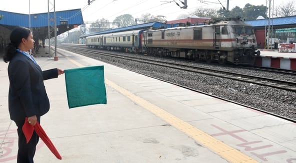 महिलाओं के हाथ सिटी स्टेशन की कमान।