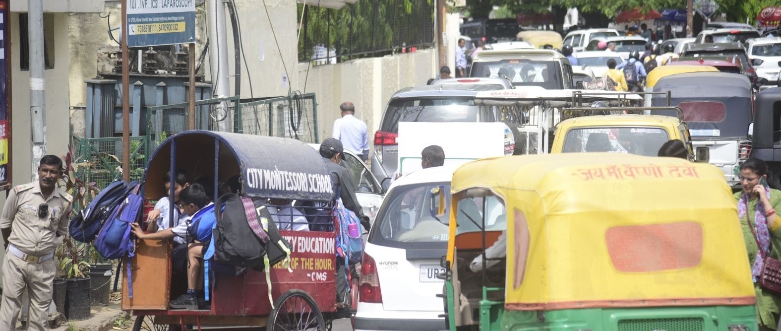 स्कूलों के बाहर लगने वाले जाम को हटाएंगे ट्रैफिक मार्शल। स्कूलों के बाहर लगने वाले जाम को हटाएंगे ट्रैफिक मार्शल।