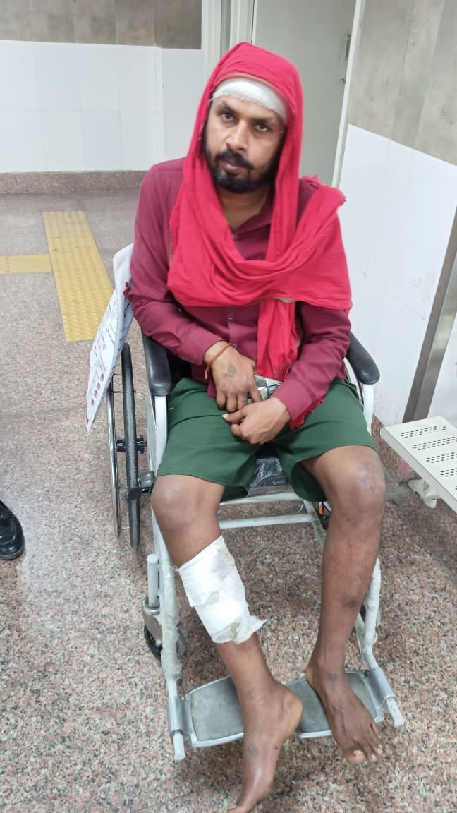 टामा सेंटर की इमरजेंसी में मरीजों के सैंपल लेता स्टाफ। संवाद