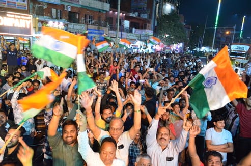 भारत की जीत पर जश्न। भारत की जीत पर जश्न।