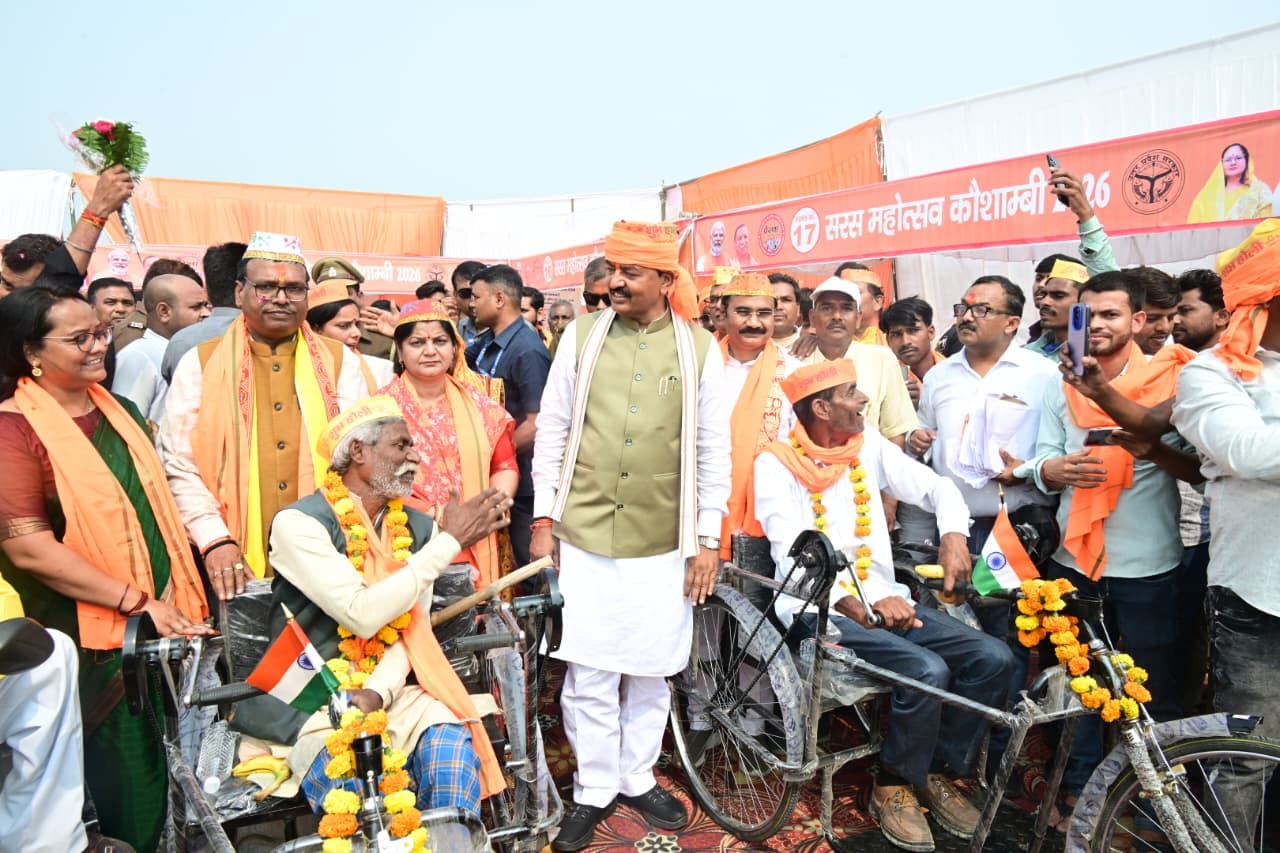 बेहतर प्रदर्शन करने वाली खिलाड़ियों को सम्मानित करते डिप्टी सीएम। स्रोत- प्रशासन बेहतर प्रदर्शन करने वाली खिलाड़ियों को सम्मानित करते डिप्टी सीएम। स्रोत- प्रशासन
